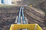 Beim Bachtal ist bereits tüchtig gerodet worden, erste Vorbereitungsarbeiten für die Sinser Südwestumfahrung sind getätigt. (Bild: Eddy Schambron)