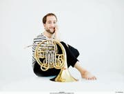 «Fussnoten» heisst Felix Kliesers Biografie. Nun sind sie in Mozarts Hornkonzerten zu hören. (Bild: Julia Wesley)