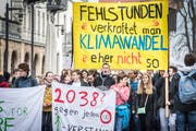 Am Freitag, 22. Februar, zogen demonstrierende Schüler durch die Altstadt von Konstanz. Bild: Andrea Stalder (22. Februar 2019)