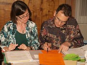 Aktuarin Rosmarie Künzler und Präsident Daniel Bischof bei der letzten Versammlung des Samaritervereins Sulgen. (Bild: Brunhilde Bergmann)