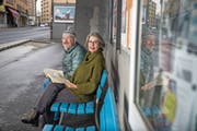Christina Caruso an der Baselstrasse mit «Rue de Blamage»-Protagonist Joe Birrer. (Bild: Nadia Schärli (Luzern, 22. Februar 2019)
