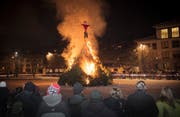 Der Funkensonntag ist in der ganzen Ostschweiz eine Tradition. Im Bild der Funken auf dem Unteren Brühl in St.Gallen von 2015. (Bild: Ralph Ribi - 22. Februar 2015)