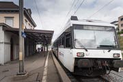 Ein Zug der S-Bahn im Bahnhof Bruggen. (Bild: Ralp Ribi - 3. September 2018)