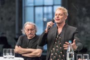 Für die Produktion hat das Theater St. Gallen Stars verpflichtet: Uwe Fahrenkrog-Petersen (rechts) komponiert, Alberto Mompellio erarbeitet die Orchestrierung. (Bild: Michel Canonica / TAGBLATT)