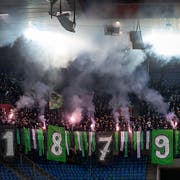 St.Gallens Fans im Stadion St. Jakob-Park in Basel, am Samstag, 9. Februar 2019. (KEYSTONE/Georgios Kefalas)