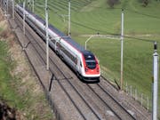 Der Ständerat hat 12,8 Milliarden Franken bewilligt für den Ausbau des Bahnnetzes. (Bild: KEYSTONE/GAETAN BALLY)