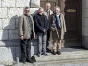 Der Roman «Alles in Allem» von Kurt Guggenheim wird am 11. Mai 2019 in Zürich und Schlieren inszeniert. Gesamtleiter Peter Brunner (2.v.l.), der künstlerische Leiter Wolfang Beuschel (r), der Szenograf Markus Schmid (2.v.r.) und Remo Schällibaum (l) vom Belltree Tower in Schlieren posieren vor diesem Turm im Gaswerk Schlieren. (Bild: Bernhard Fuchs)