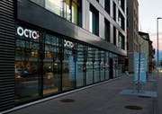 Der Letzte, der einst mehreren Octo-Zug-Standorte: Die Octo Apartments an der Baarerstrasse 50. (Bild: Stefan Kaiser, Zug, 28. Februar 2019)