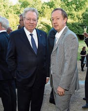 Der Banker Sir Henry Angest (link) an einem Sommerfest in London. (Bild: David M. Benett/Getty (10. Juni 2015))