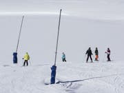 Durch die Erderwärmung erwarten die Wetterdienste weniger Schnee in den Alpen. Auch der zum Skifahren geeignete Zeitraum werde sich verkürzen. (Bild: Keystone/CHRISTIAN BEUTLER)