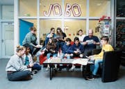 Die Jugendlichen und Studenten bei den Vorbereitungen zum Start der Jobbörse. (Bild: Stefan Kaiser (Rotkreuz, 5. März 2019))