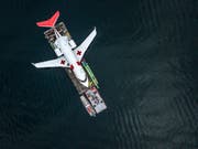 Der Ambulanz-Jet Challenger 604 auf seiner letzten Reise über den Vierwaldstättersee. (Bild: Pius Amrein, 8. März)