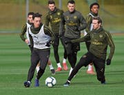Arsenals Mesut Özil (links) im Abschlusstraining vor dem Sonntagsspiel gegen Manchester Utd. (Bild: Stuart MacFarlane/Getty (London, 9. März 2019))