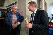 Der parteilose Rudolf Schweizer (links) verzichtet auf die Teilnahme am zweiten Wahlgang, der ebenfalls parteilose Marcel Schwerzmann tritt erneut an. (Bild: Boris Bürgisser, Luzern, 31. März 2019)