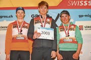 Schnellster im Combirace der Altersklasse 2003: Lenny Sinnesberger aus Gams (Mitte). (Bild: PD)