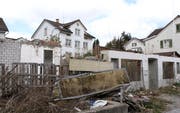 Alles andere als eine Augenweide: die Bauruine an der Rösslistrasse 13 in Flawil.(Bilder: Philipp Stutz)