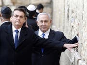 Der brasilianische Präsident Jair Bolsonaro (links) und der israelische Ministerpräsident Benjamin Netanjahu (rechts) haben am Montag die Klagemauer in Jerusalem besucht. (Bild: KEYSTONE/EPA AFP POOL/MENAHEM KAHANA / POOL)