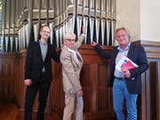Simon Menges, Ursula Gentsch und Robert Schwarzer vor der grössten Orgel des Kantons. (Bild: Natascha Arsic)