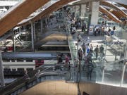 Die «Welle», der Aufgang West des Bahnhofs Bern - dem ÖV entgeht durch Schwarzfahrer jährlich ein zweistelliger Millionenbetrag. (Bild: Keystone/ALESSANDRO DELLA VALLE)