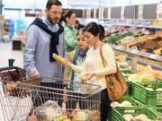 Die Inflation in der Eurozone ist im März überraschend gesunken. (Bild: KEYSTONE/CHRISTIAN BEUTLER)
