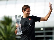 Roger Federer macht in der Weltrangliste einen Rang gut (Bild: KEYSTONE/EPA/JASON SZENES)