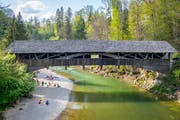 Die «Hüslibrücke» in der Spisegg: Während der Sanierung der benachbarten Strassenbrücke wird der Fussverkehr vom 8. April bis Ende Oktober über die alte Holzbrücke umgeleitet. (Bild: Urs Bucher - 22. April 2018)