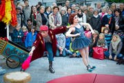 Das Strassenkunstfestival «Aufgetischt» fand erstmals 2012 im Rahmen des Gallusjubiläums statt. Am 10. und 11. Mai dieses Jahres geht bereits die achte Auflage des beliebten Anlasses über die Bühne. (Bild: Urs Bucher - 6. Mai 2012)