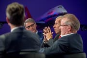 Moderator Franz Fischlin, der Luzerner Ständerat Konrad Graber, der Zuger Regierungsrat Heinz Tännler und der Zürcher Nationalrat Beat Walti (von links) am gestrigen Steuertag im Verkehrshaus Luzern. (Bild: Nadia Schärli)