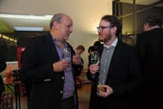 Bruno Arnold (links) übergibt die Redaktionsleitung an Florian Arnold. (Bild: Urs Hanhart, Altdorf, 1. April 2019)