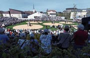 Die Wettkampfarena am Kantonalschwingfest 2018 in Menzingen. (Bild: Werner Schelbert (22. April 2018))