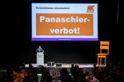 CVP-Präsident Christian Ineichen schwört die Delegierten, die später Andra Gmür zur Ständeratskandidatin küren, auf die richtige Taktik bei den Kantonsratswahlen ein. (Bild: Keystone/Alexandra Wey, Sursee, 29. Januar 2019)