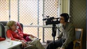 Fabian Biasio bei den Dreharbeiten für seinen Film «Sub Jayega», hier in einem Hospiz in Australien. Bilder pd