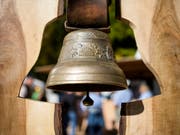 Die Kuhglocken im bayerischen Holzkirchen dürfen laut Gerichtsbeschluss weiter läuten. (Bild: KEYSTONE/JEAN-CHRISTOPHE BOTT)