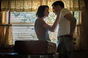 Carey Mulligan und Jake Gyllenhaal als Ehepaar. (Bild: Präsens Film)