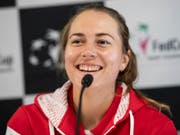 Stefanie Vögele hat gut lachen: Sie gewinnt das Schweizer Duell gegen Viktorija Golubic klar (Bild: KEYSTONE/ADRIEN PERRITAZ)