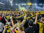 Vor Jahresfrist feierten Tausende im Stade de Suisse den langersehnten YB-Meistertitel. (Bild: Keystone/Peter Schneider)