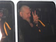 Ein Londoner Gericht hat den Wikileaks-Gründer Julian Assange des Verstosses gegen Kautionsauflagen schuldig gesprochen. (Bild: KEYSTONE/AP PA/VICTORIA JONES)