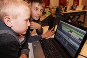 Arbeiten wie Musikprofis. Dazu brauchte es einen Laptop und die passende Software. (Bild: Susi Miara)