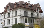 Die Villa Schöntal an der Bahnhofstrasse in Uzwil ist ein seltener Zeuge für den Architekturstil des Historismus. (Bild: Philipp Stutz)