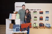 Die Jungunternehmer und ihr gewonnener Stand. (Bild: Urs Bucher)