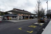 In Etappen wird der Flawiler Bahnhofplatz neu gestaltet. Am Dienstag, 23. April, beginnen die Arbeiten für die zweite Phase, den Bau von Velo- und Rollerunterständen. (Bild: PD)