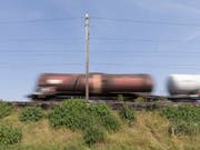 Zu viele Güterzüge mit technischen Mängeln sind in der Schweiz unterwegs. Das hat das Bundesamt für Verkehr bei Kontrollen festgestellt. (Bild: KEYSTONE/GAETAN BALLY)