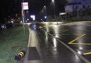 Der Pfosten steht nicht mehr auf der Mittelinsel. (Bild: Schwyzer Polizei)