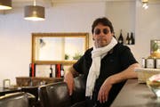 Franco Gaglio an der Bar des Cafés Arcade. (Bild: Rahel Jenny Egger)
