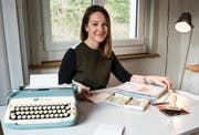 Doris Büchel macht das Ein-Blatt-Magazin «One Page» (Bild: Sabrina Stübi)
