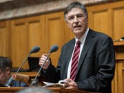 Weil er «aufrütteln» wollte und Kokain kaufte, muss Nationalrat Luzi Stamm sich nun vor der Justiz verantworten. (Bild: KEYSTONE/PETER SCHNEIDER)