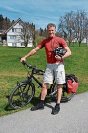 Beat Schluep, wie er leibt und lebt. Der 60-Jährige ist fast ausschliesslich mit dem Velo unterwegs. (Bild: PAG)