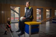 Josef Meienhofer, seit 21 Jahren Junioren- und Aktivtrainer beim FC Neckertal-Degersheim. (Bild: Benjamin Manser)