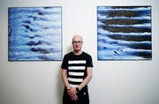 Der Zuger Künstler Matthias Moos widmet seine aufwendig entstehenden Werke dem Thema Wasser. Er ermöglicht dem Betrachter ganz neue Blicke auf das Element. (Bild: Stefan Kaiser, Zug, 9. April 2019)