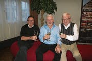 Seltene Auszeichnung für Veteranen (von links): Arthur Reinhard, Luigi Vigano, Heini Portmann. Es fehlt Urs Dillier. (Bild: P. camenzind)